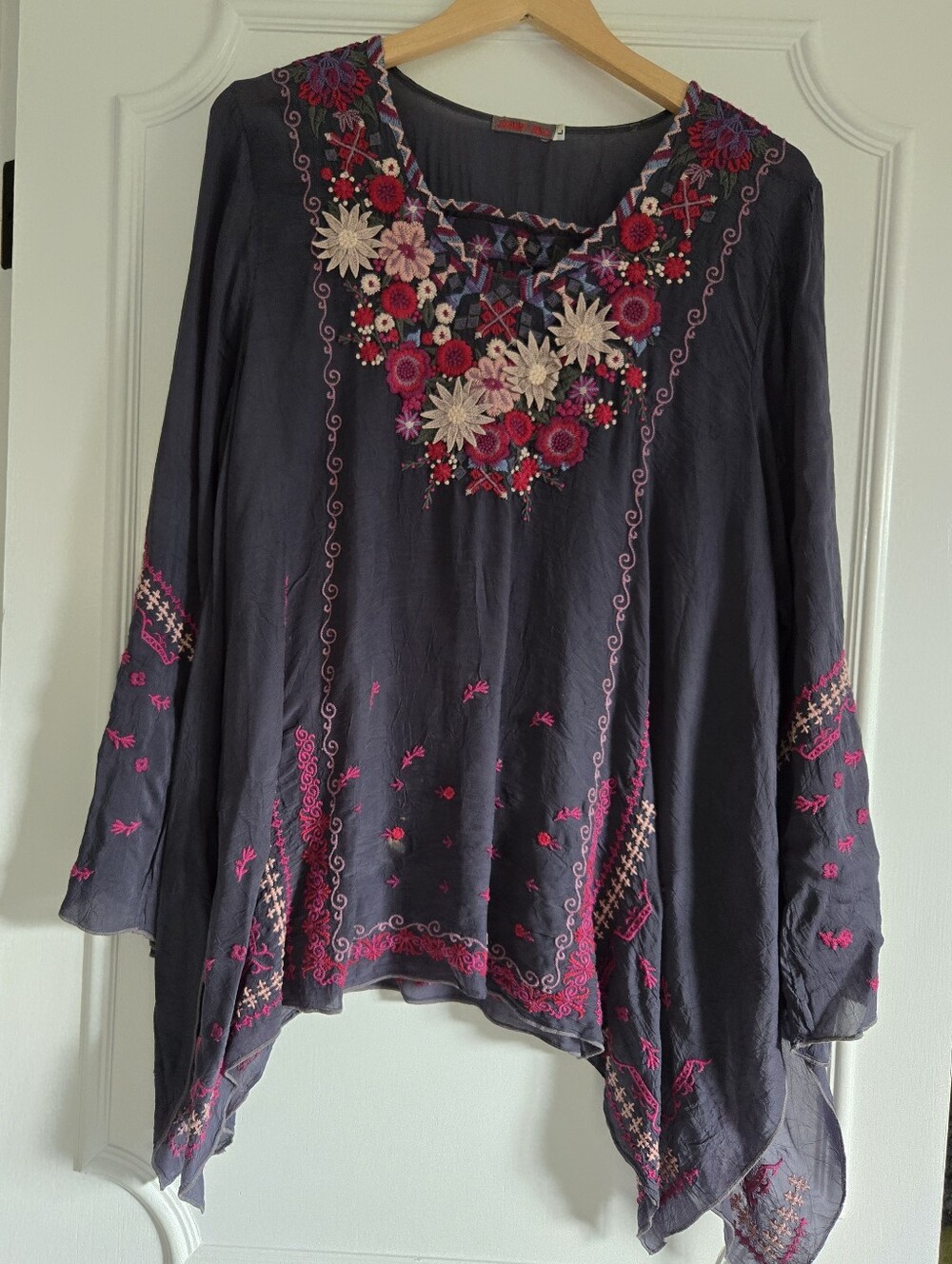 Johnny Was Embroidered Floral V-Neck Tunic Top Gray w/ Pink Accents Large